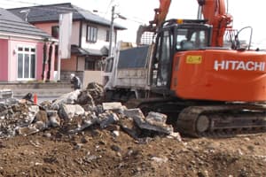 基礎の解体、コン塊の積込搬出